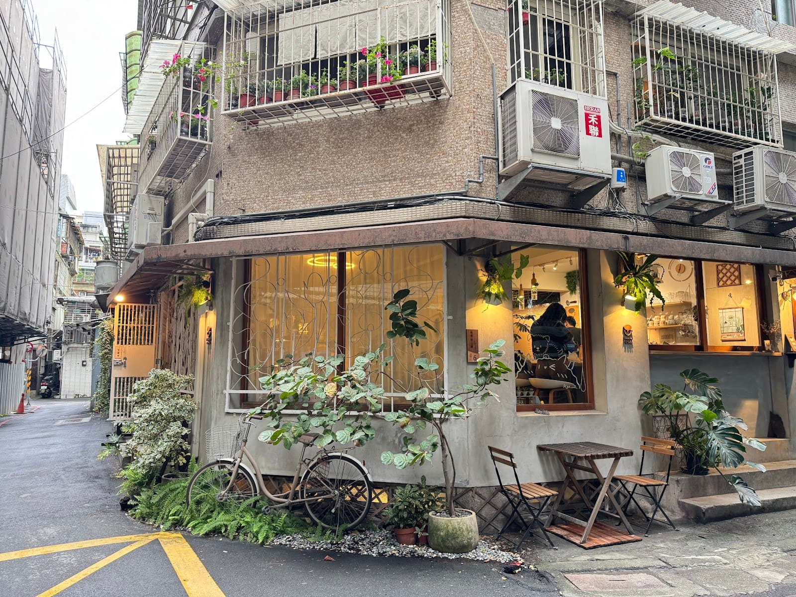 Cafe image 1
